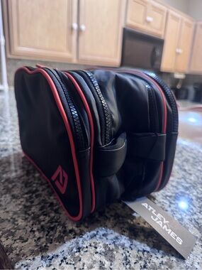 Black and Red Men’s Toiletry Bag
